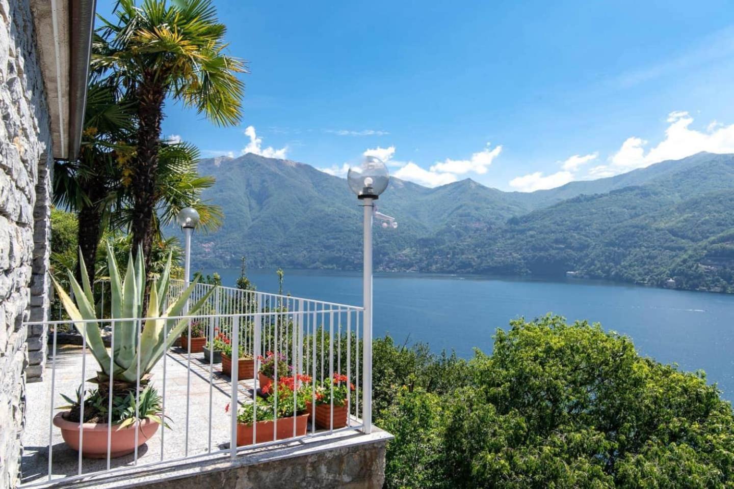 Villa Fantastica Carate Urio Exteriör bild