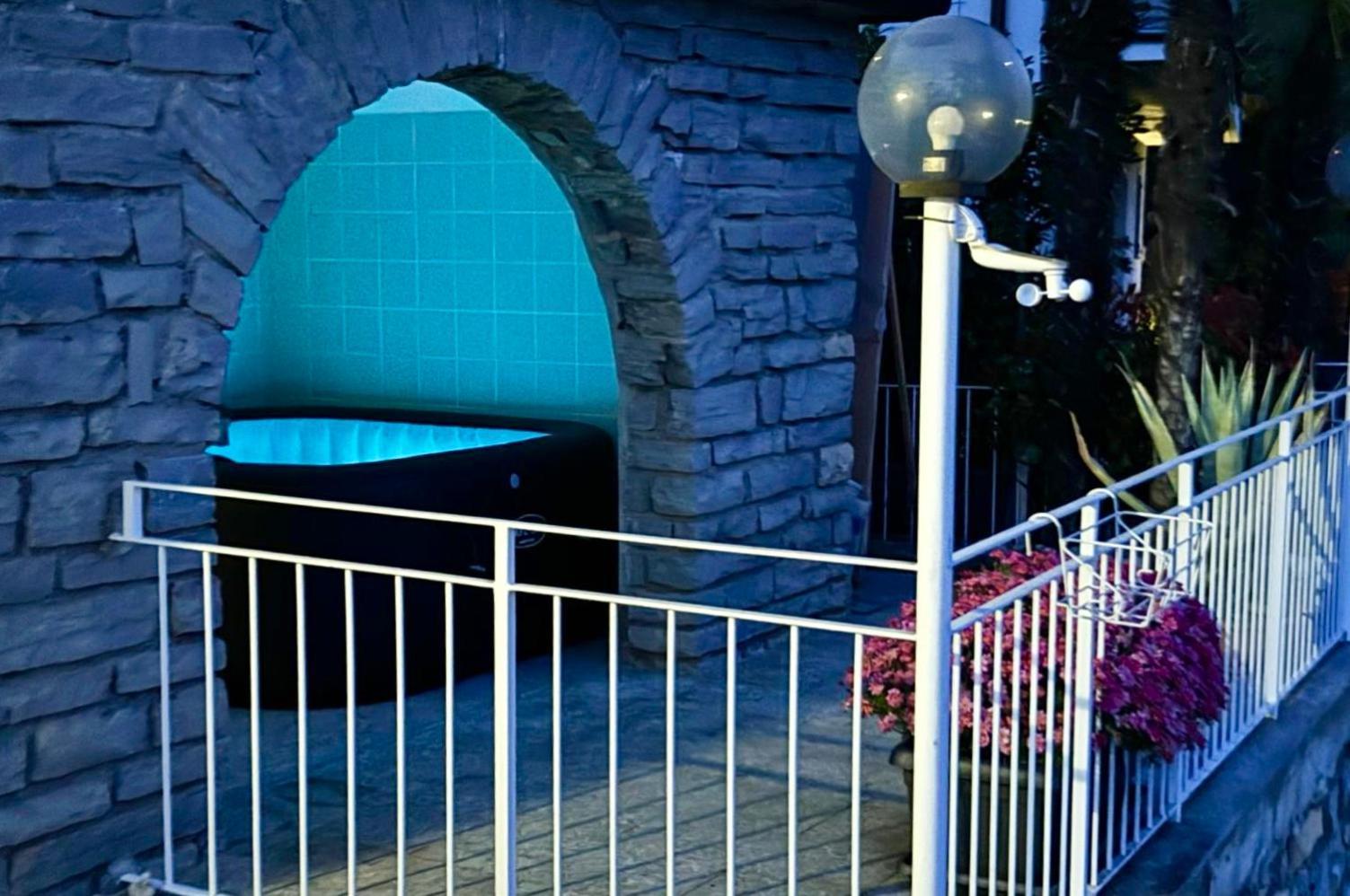 Villa Fantastica Carate Urio Exteriör bild
